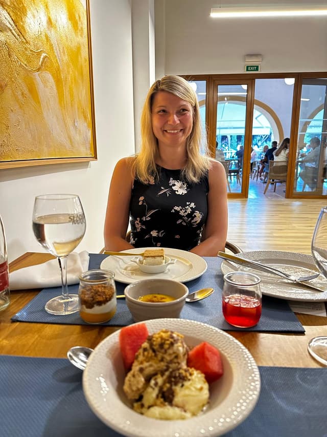 Josephine beim Abendessen